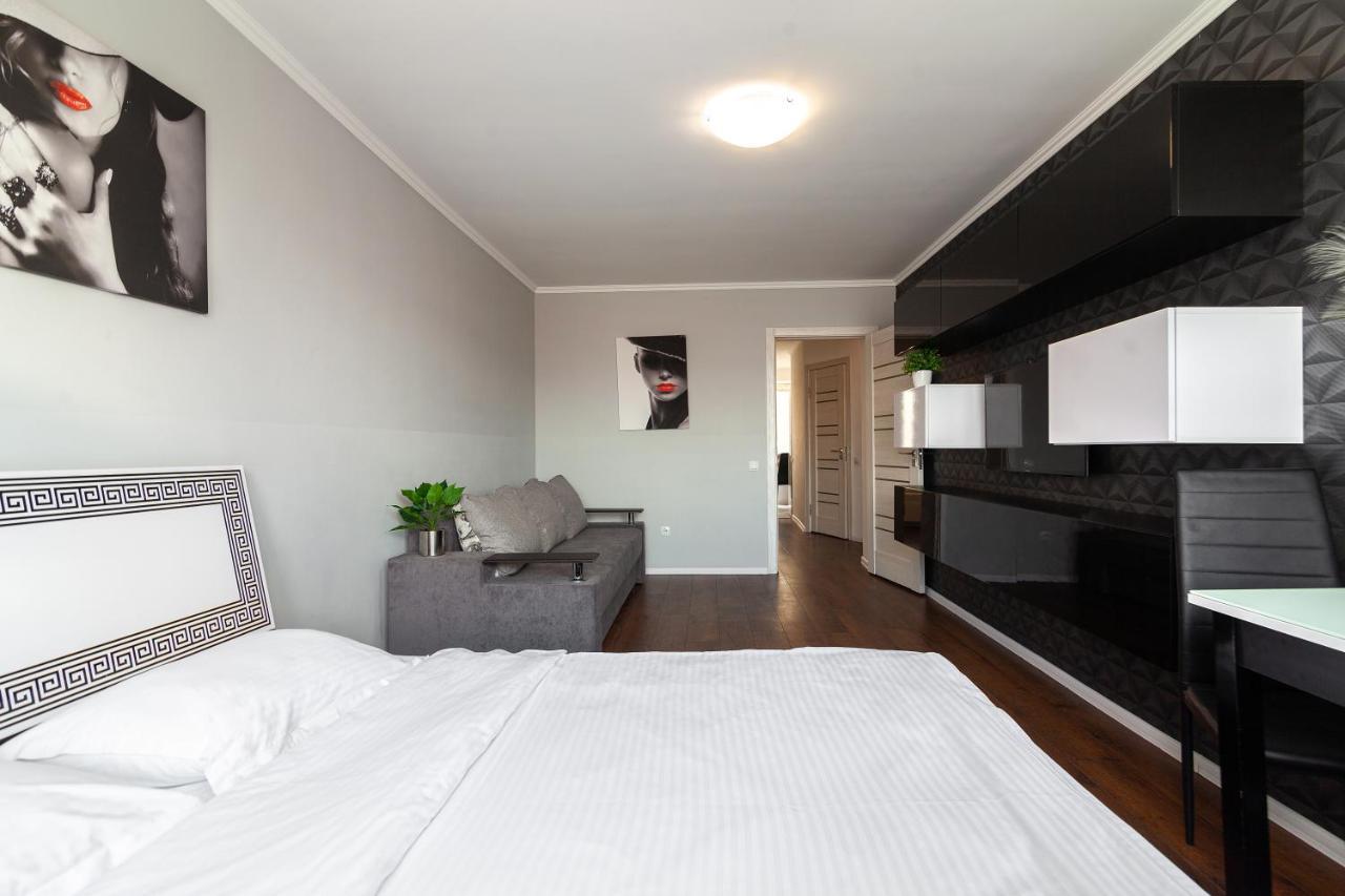 Leogrand Apartments On Svobody Lviv Exterior foto