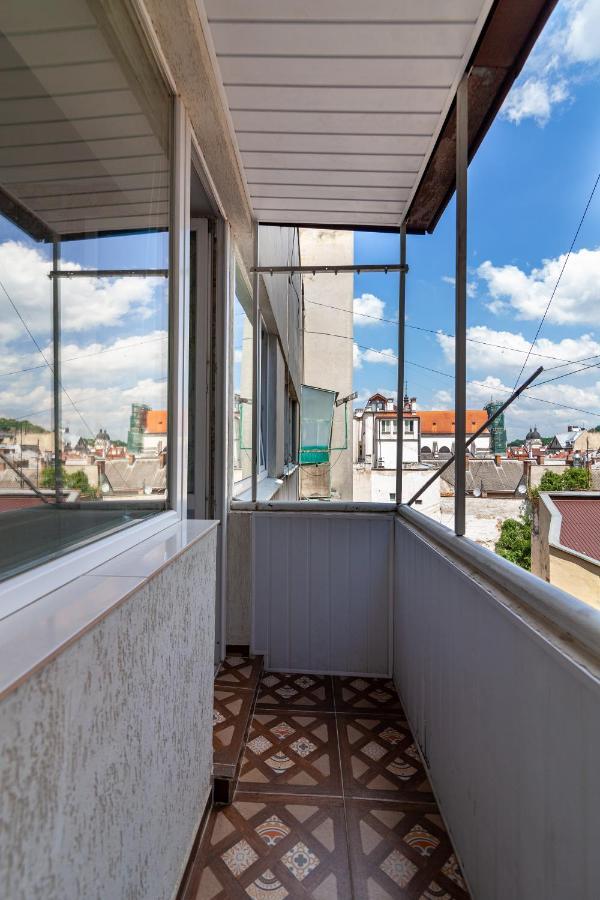 Leogrand Apartments On Svobody Lviv Exterior foto